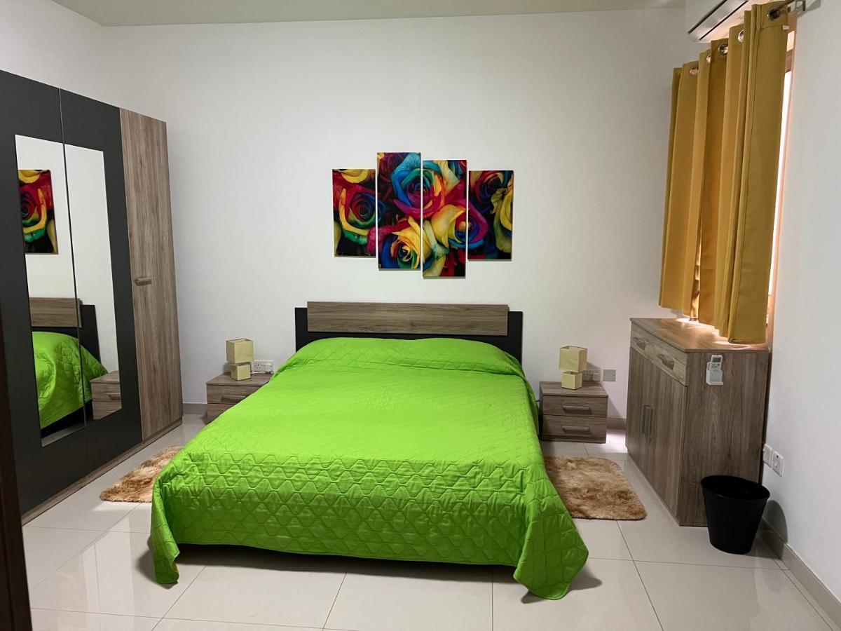 Claire'S Court Apartment Marsaxlokk Exterior foto