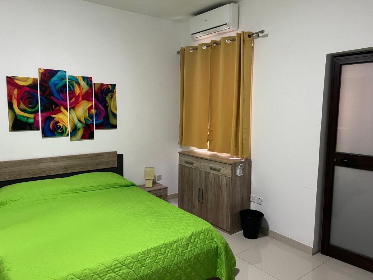 Claire'S Court Apartment Marsaxlokk Exterior foto