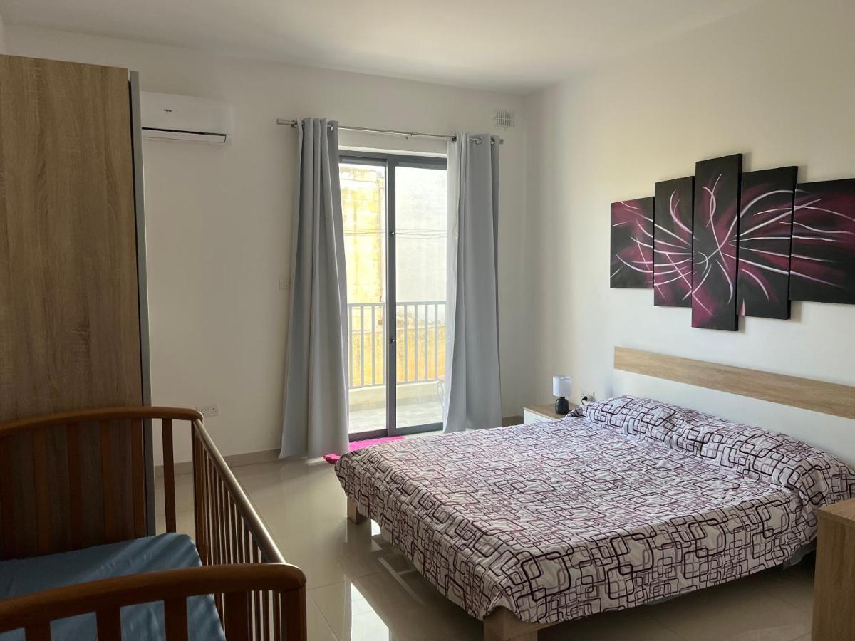 Claire'S Court Apartment Marsaxlokk Exterior foto