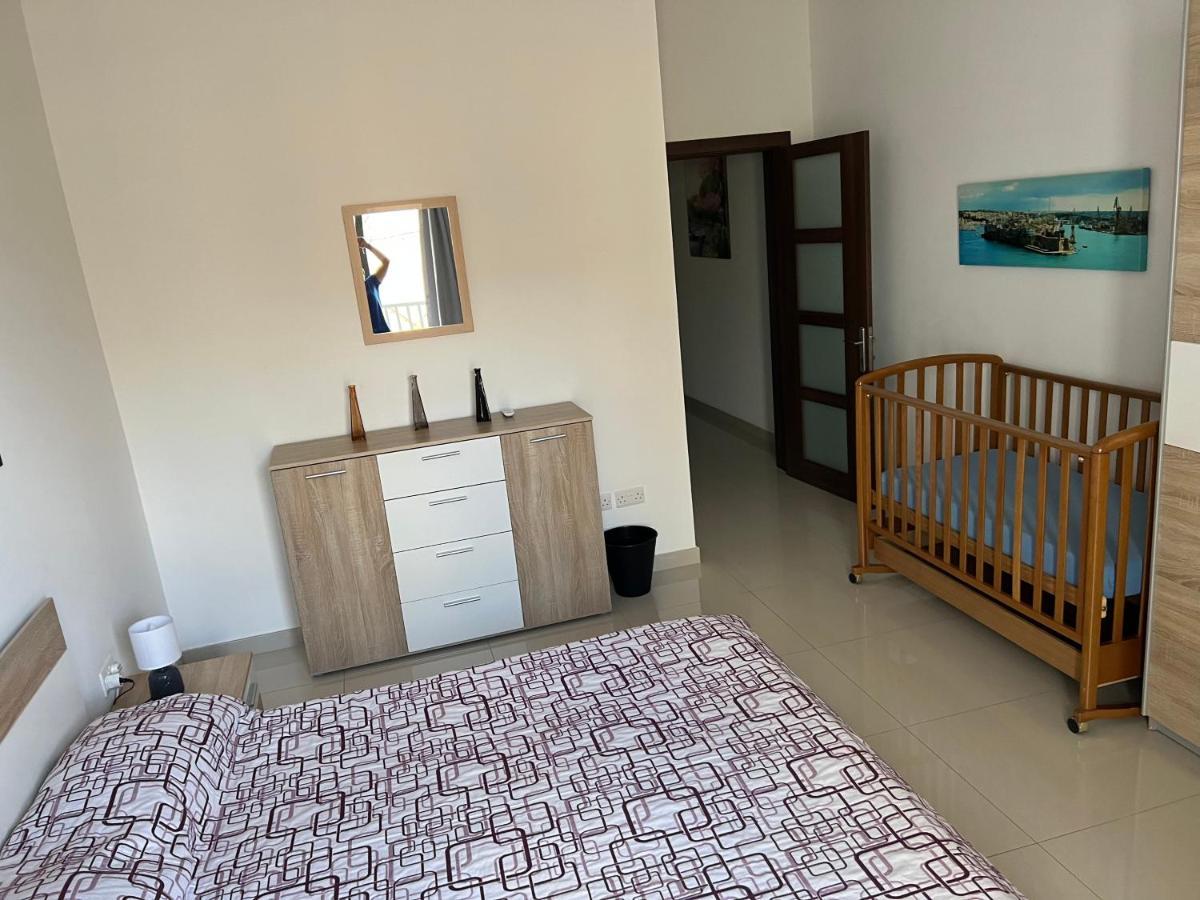 Claire'S Court Apartment Marsaxlokk Exterior foto