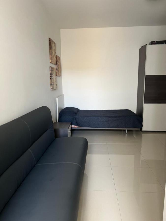Claire'S Court Apartment Marsaxlokk Exterior foto