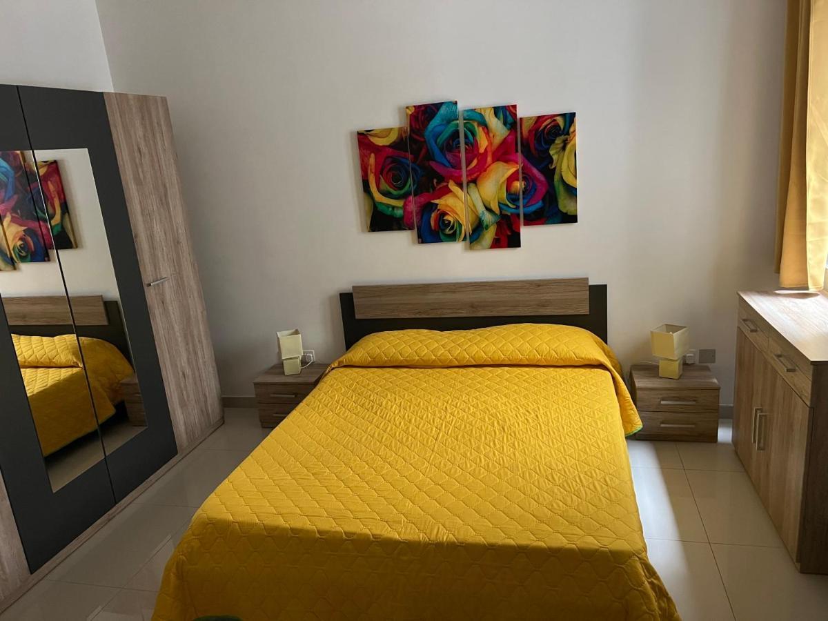 Claire'S Court Apartment Marsaxlokk Exterior foto