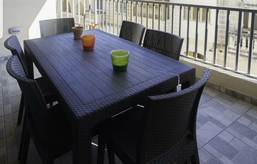 Claire'S Court Apartment Marsaxlokk Exterior foto